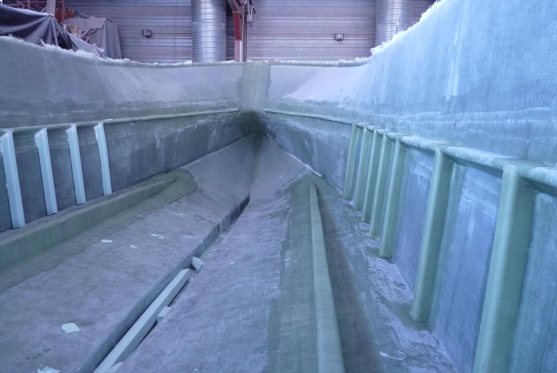 Stratification coque et pose membrures